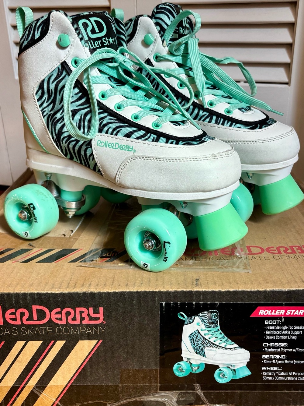 Roller Derby Women’s Mint Zebra Quad Roller Skates